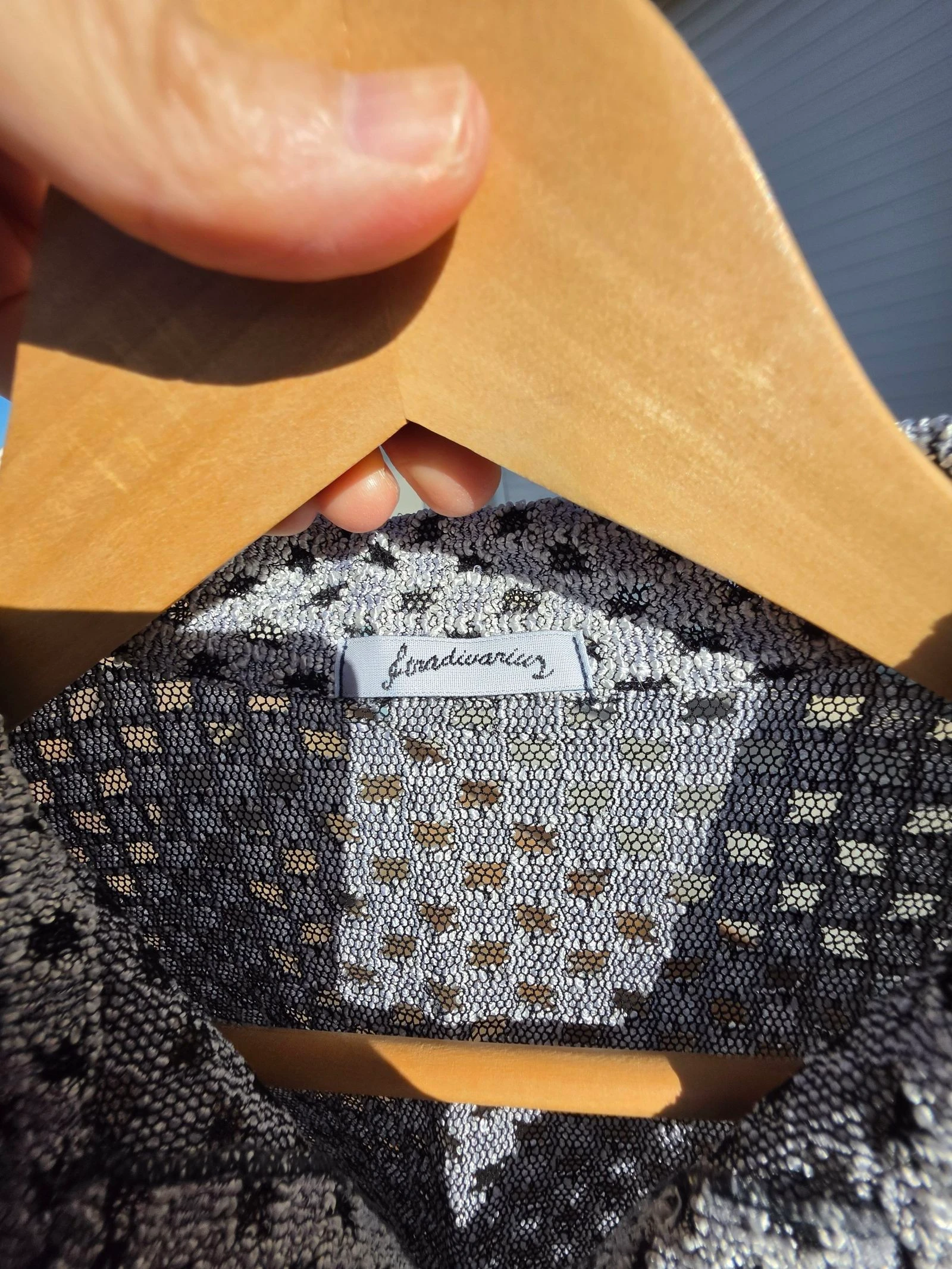 Camisa Stradivarius de renda cinza e preta Tamanho 44 – photo 3